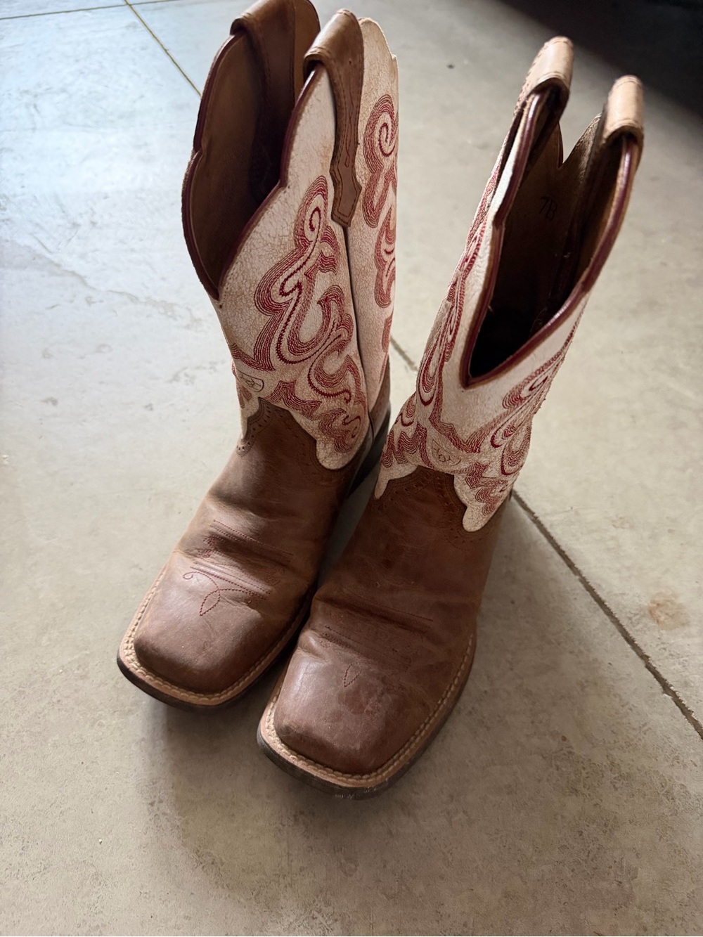 Women Ariat Square Toe Cowgirl Boots